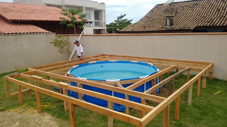 Build A Pallet Wood Swimming Pool Deck