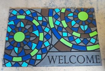 Paint an Old Outdoor Welcome Mat and Make it New Again!