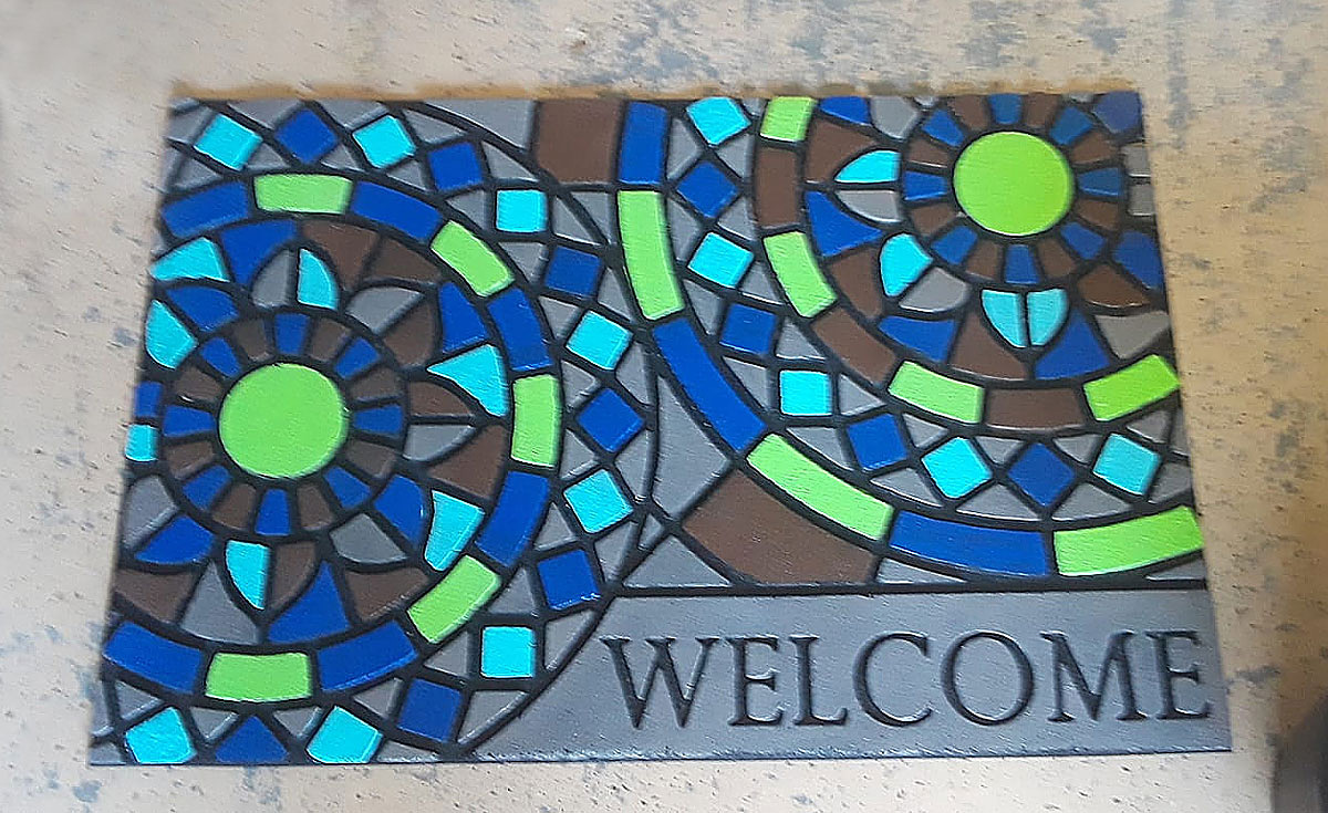 Paint an Old Outdoor Welcome Mat and Make it New Again!