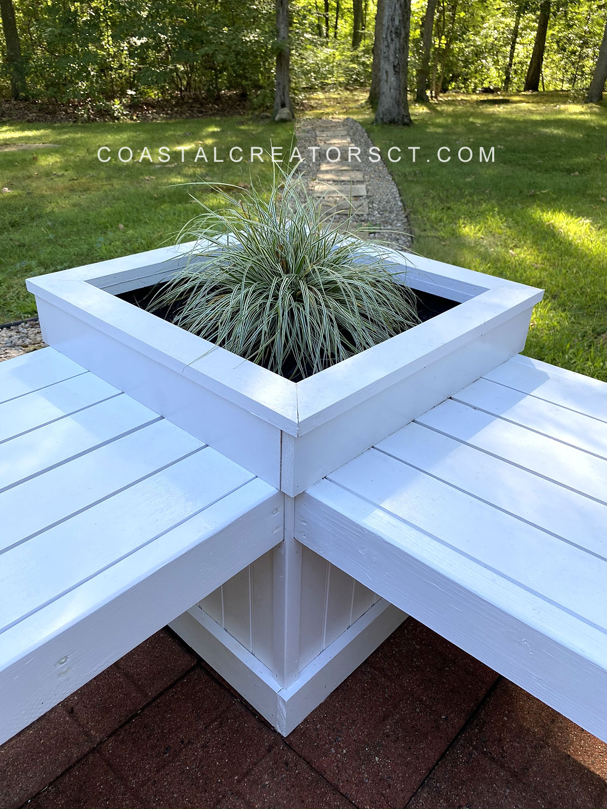 Corner bench with online planters